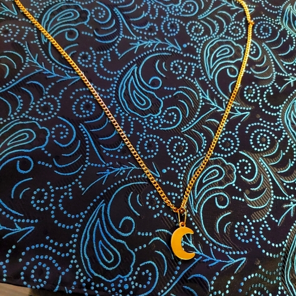 18K Gold Plated 🌙 Moon Pendant with 18K Gold Plated Miami Cuban Link - Picture 8 of 8